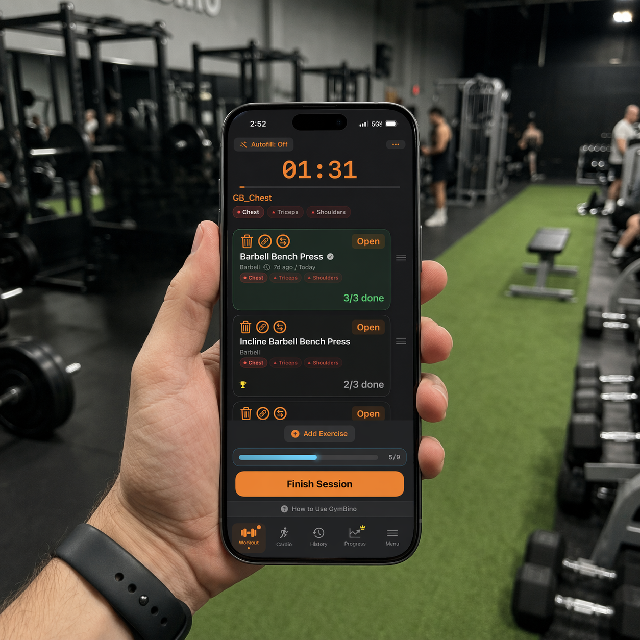 GymBino workout tracker app in use at the gym